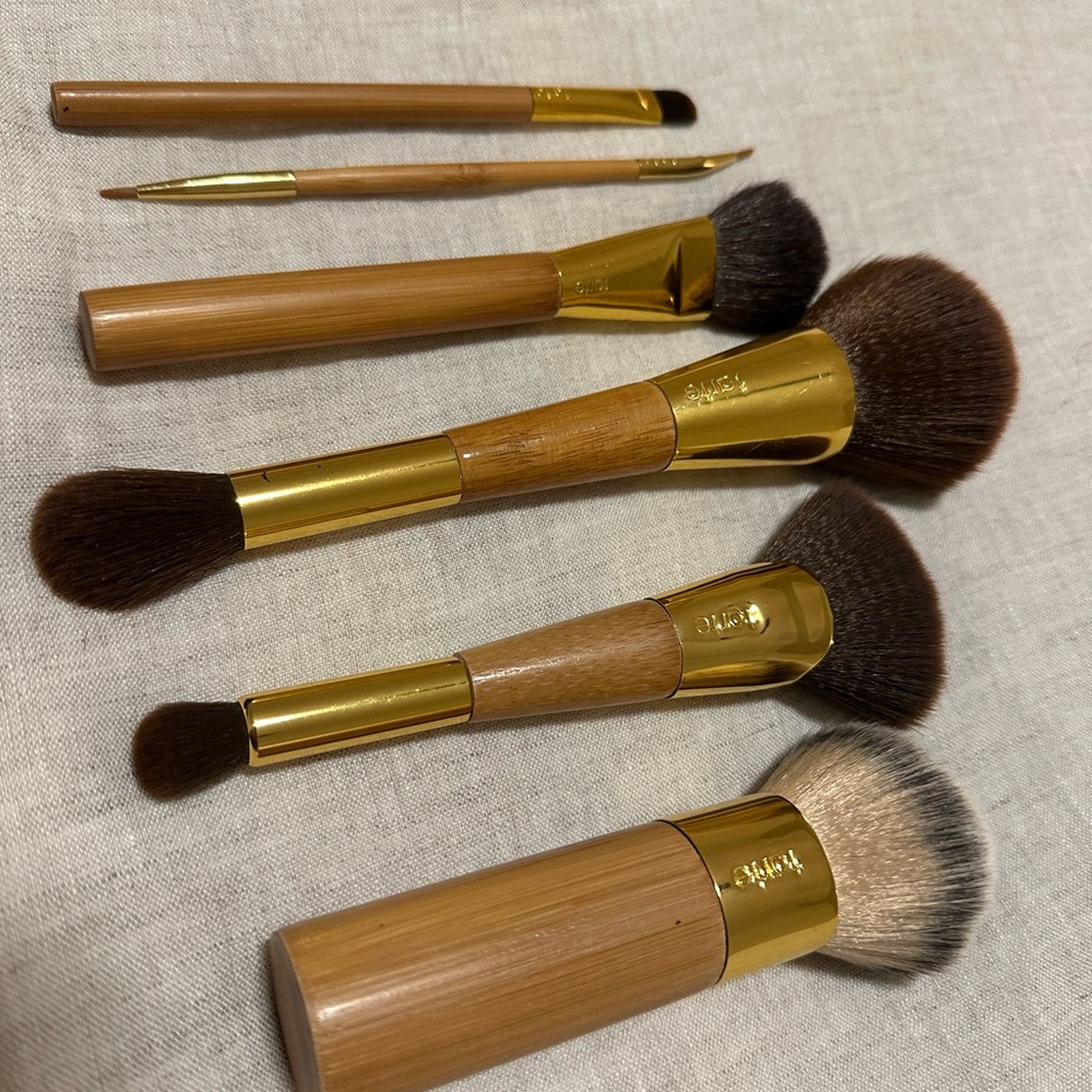 Original tarte Makeup Brush Set - Gold and Brown - Almost brand new, used once